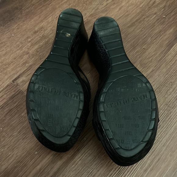 Size 8.5 black wedge sandals/wedges. Worn once, excellent condition - Picture 2 of 3